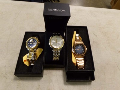 Lot 2055 - Three men's watches- Sekonda and two Poedagar