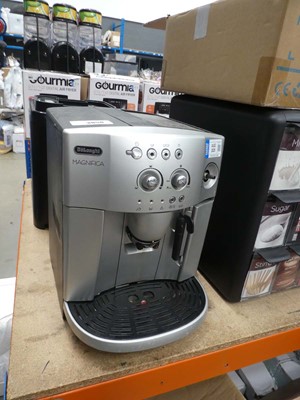 Lot 3050 - Unboxed Delonghi Magnifica coffee machine