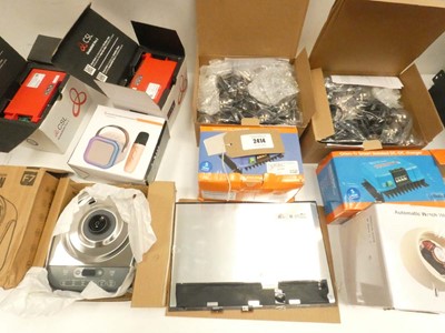 Lot 2414 - Mixed lot of electricals and accessories