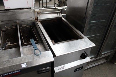 Lot 725 - Electric Lincat single tank fryer