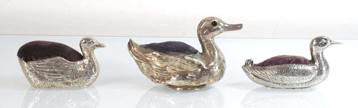 Lot A silver pin cushion modelled as a duck, Levi...