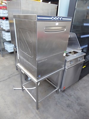 Lot 487 - 60cm Comenda LF324A drop front washer on stand