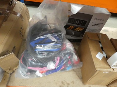 Lot 3064 - Bag of pet items, boxing gloves etc
