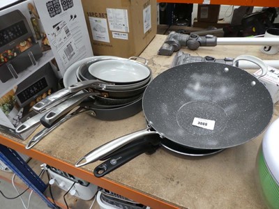 Lot 3069 - Loose frying pans