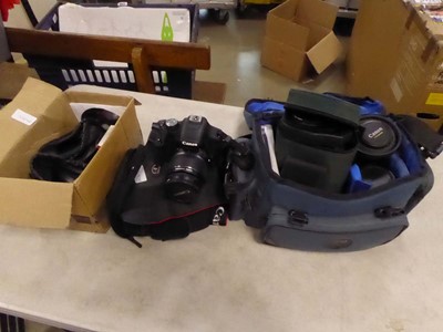 Lot 2238 - Camera bag containing a Canon DS126231 camera...