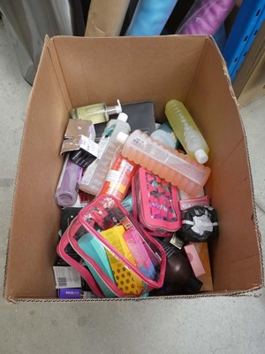 Lot 3220 - Box of various toiletries and cosmetics