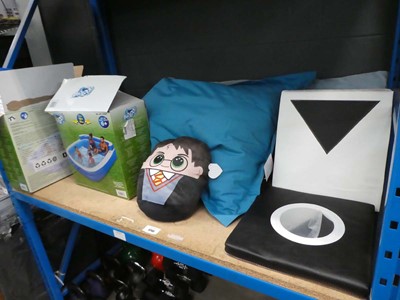 Lot 3243 - Harry Potter pillows, H2Go swimming pools,...