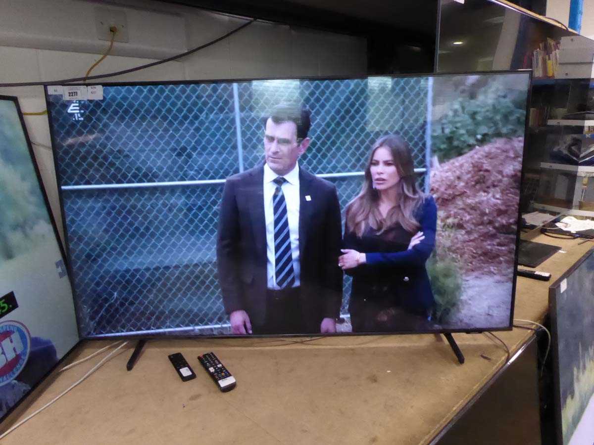 Lot 2277 - (R56, R57 & B5) Samsung 55in TV model...