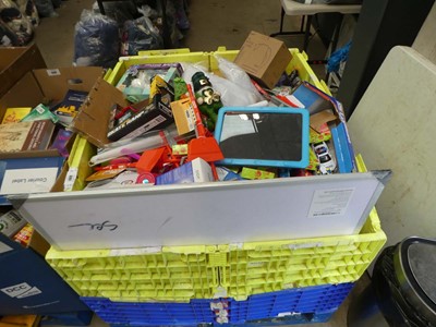 Lot 3261 - Large pallet of various household ware, toys etc.