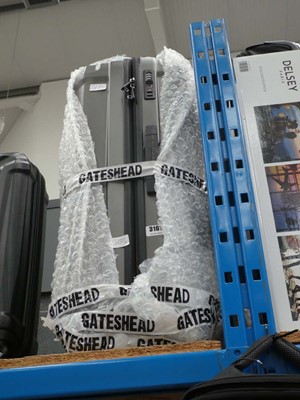 Lot 3161 - Large hard shelled Samsonite suitcase