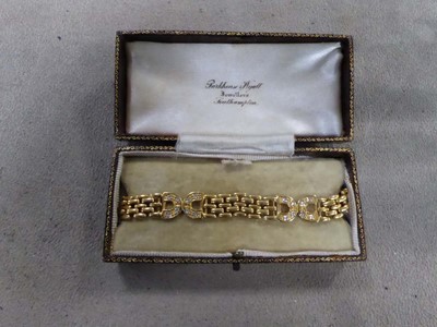 Lot 2333 - Yellow metal chain in box