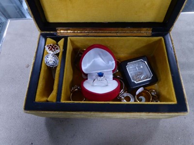 Lot 2348 - Jewellery box containing various rings and...