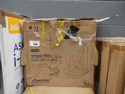 Lot 3194 - Multi age car seat
