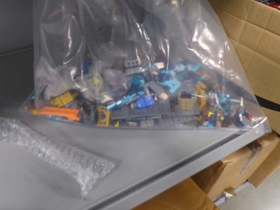 Lot 2388 - Bag containing various Lego items