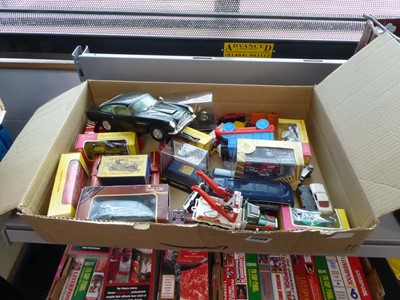 Lot 2399 - Box containing various diecast vehicles