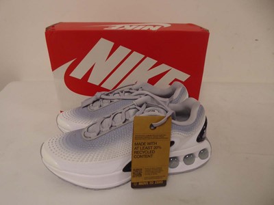Lot 1927 - Nike W Air max DN PRM trainers in grey size...