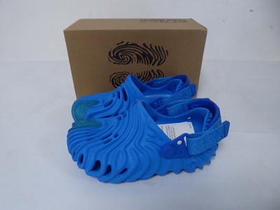Lot 1968 - Crocs children's salhe bembury the pollex clog...
