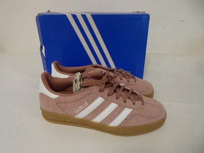 Lot 1969 - Adidas originals gazelle trainers in dusty...