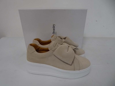 Lot 1976 - Russel & Bromley park bow elasticated trainers...