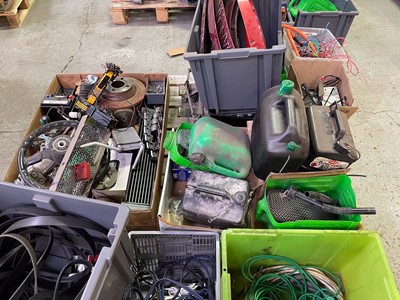 Lot 149 - Pallet of loose automotive spares for various...