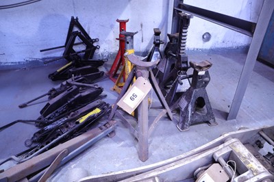 Lot 59 - 5 various axle stands together with a range of...