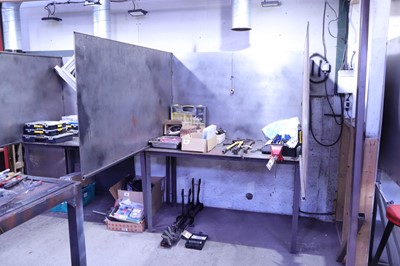 Lot 86 - 1.5m fabricated steel welders bench with 4"...