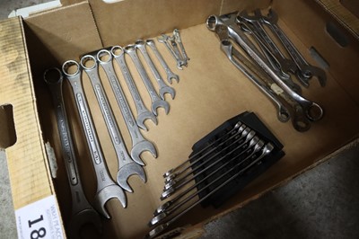 Lot 188 - Tray of imperial spanners ranging from 1" down