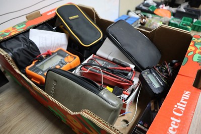 Lot 190 - Tray with a CAT3 100v insulation tester,...