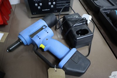 Lot 172 - Gesipa Accubird battery powered riveter with...