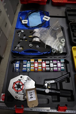 Lot 194 - Vevor portable manual hydraulic pipe bress...