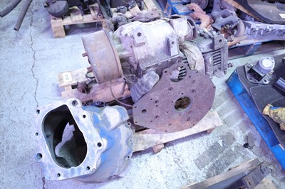 Lot 122 - Early Range Rover Classic gearbox and bell...