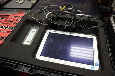 Lot 201 - Panasonic FZ-G1 touchpad with VAS6154...