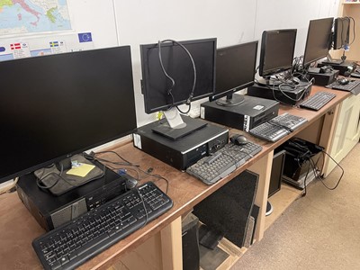 Lot 216 - 6 computers each with PC tower, monitor,...