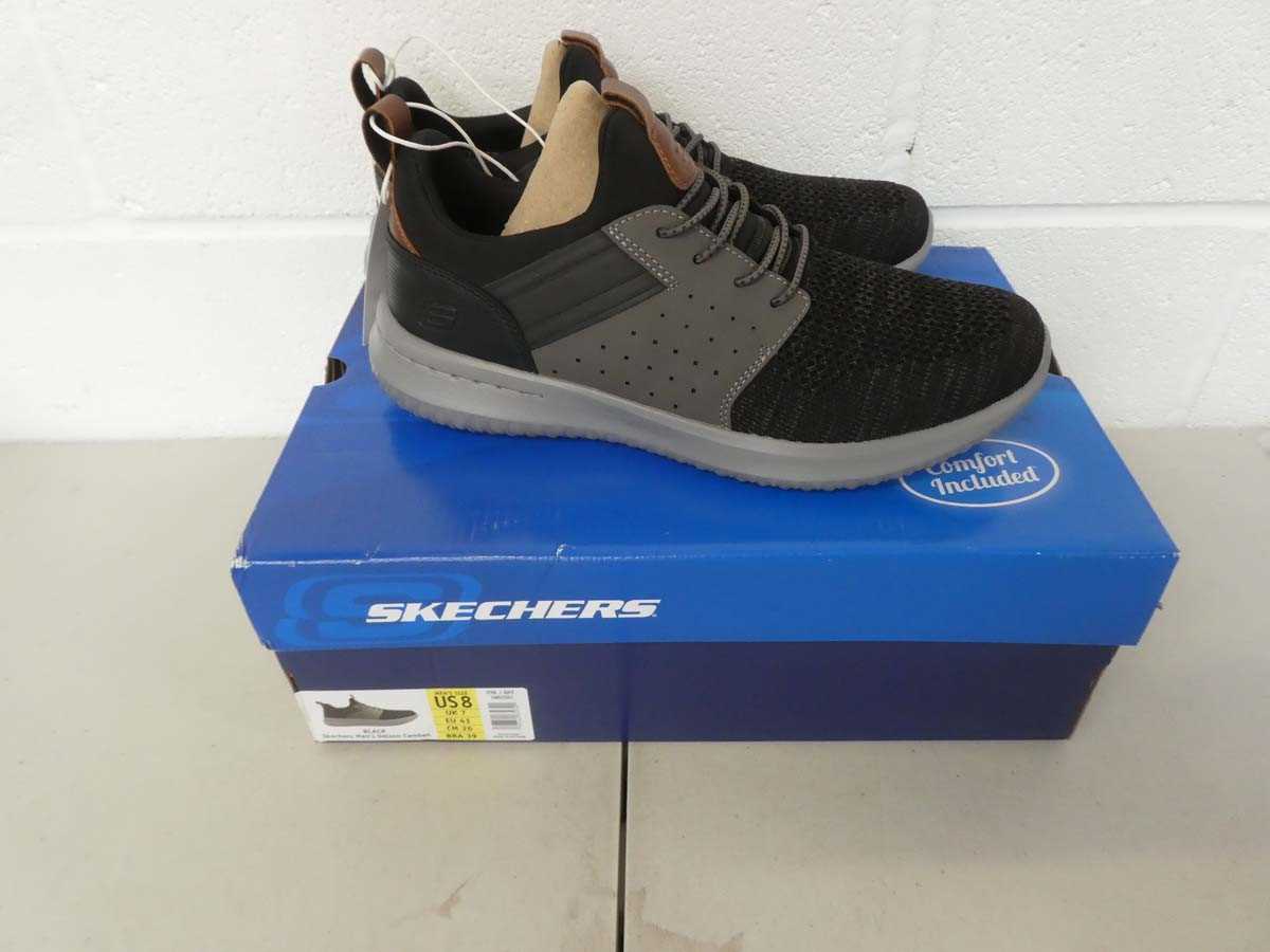 Lot 1287 - Boxed pair of Skechers classic fit air cooled...