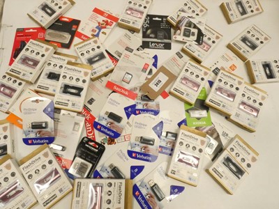 Lot 2415 - Assorted flash drives / microSD cards, mixed...