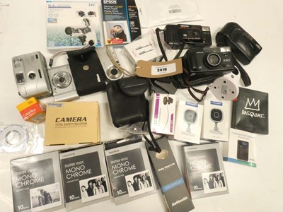 Lot 2416 - Assorted film / digital cameras and camera...