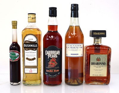 Lot 67 - 5 bottles, 1x Bushmills Irish Whiskey 40% 70cl,...