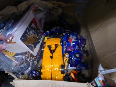 Lot 2327 - Selection of Transformers magazines and figures