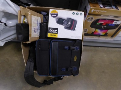 Lot 2336 - Box containing various cameras and camera...