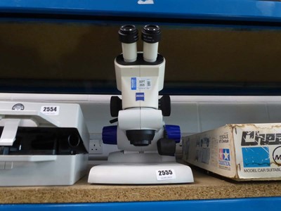 Lot 2555 - Zeiss Stemi 2000 microscope