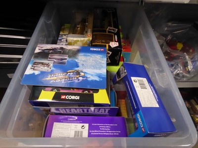 Lot 2521 - Box containing various diecast vehicles...