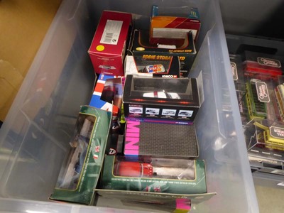 Lot 2527 - Box containing various diecast vehicles in...