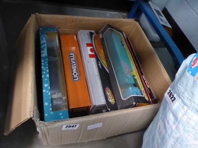 Lot 2547 - Box containing various diecast lorries in...