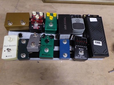 Lot 2386 - Set of 12 pedals including a Magpot APW3...
