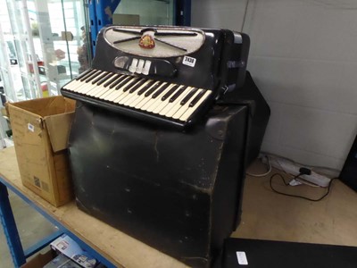 Lot 2430 - Collection of 4 accordions