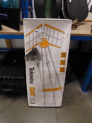 Lot 2426 - Televes DAT 75 UHF TV aerial