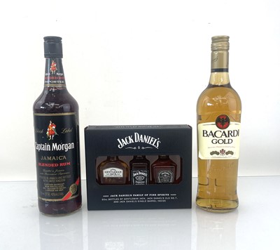 Lot 112 - 2 bottles & Jack Daniel's Gift Set, 1x Captain...