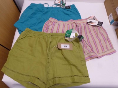 Lot 3413 - x18 Briggs shorts