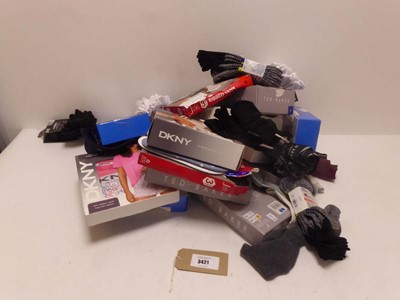 Lot 3421 - Selection of mixed accessories to include Ted...