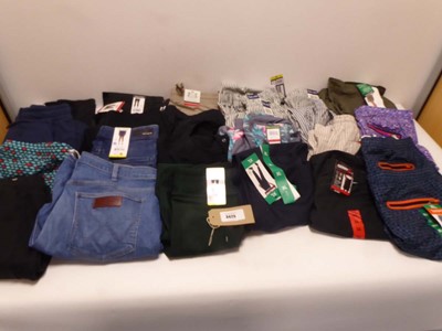 Lot 3425 - x24 mixed trousers/shorts to include Gerry etc